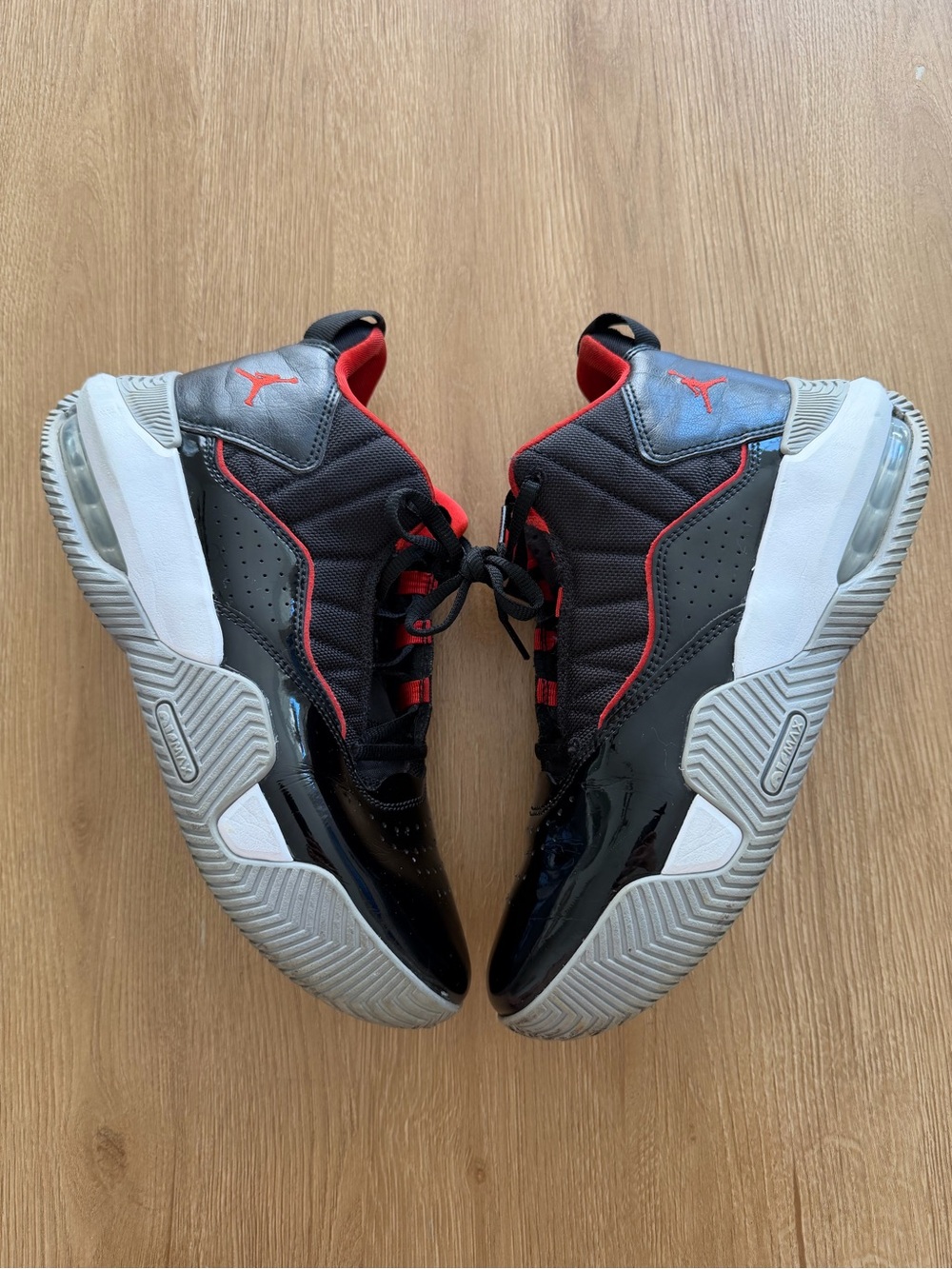 AIR JORDAN 11